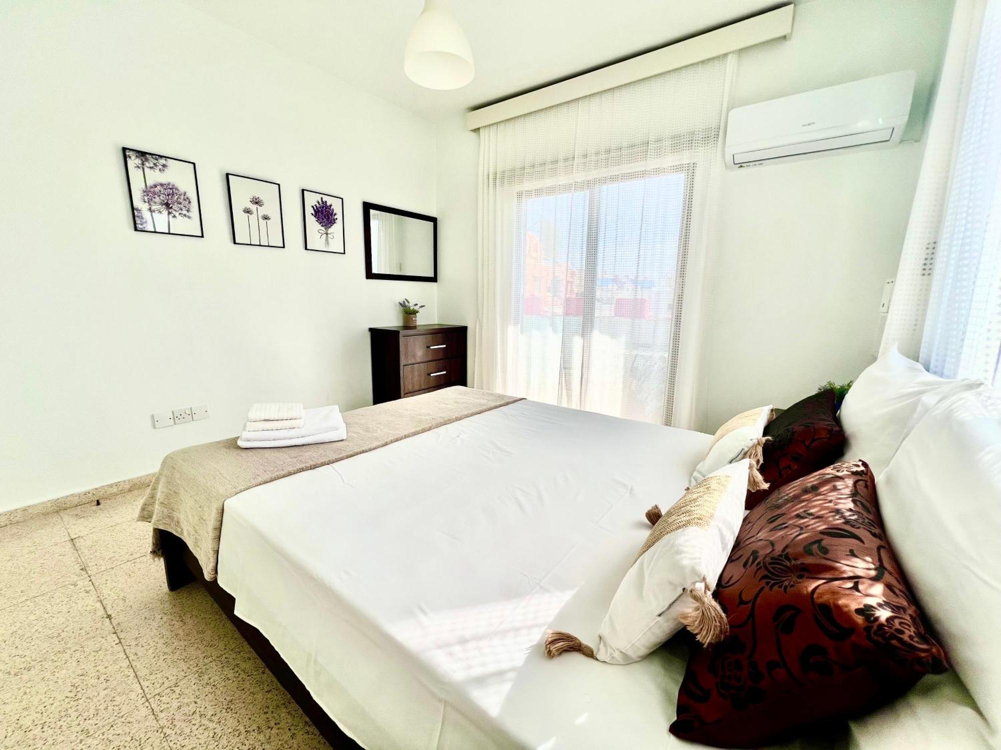 Apartament Apt On The Street Of Bars&nightclubs In 11