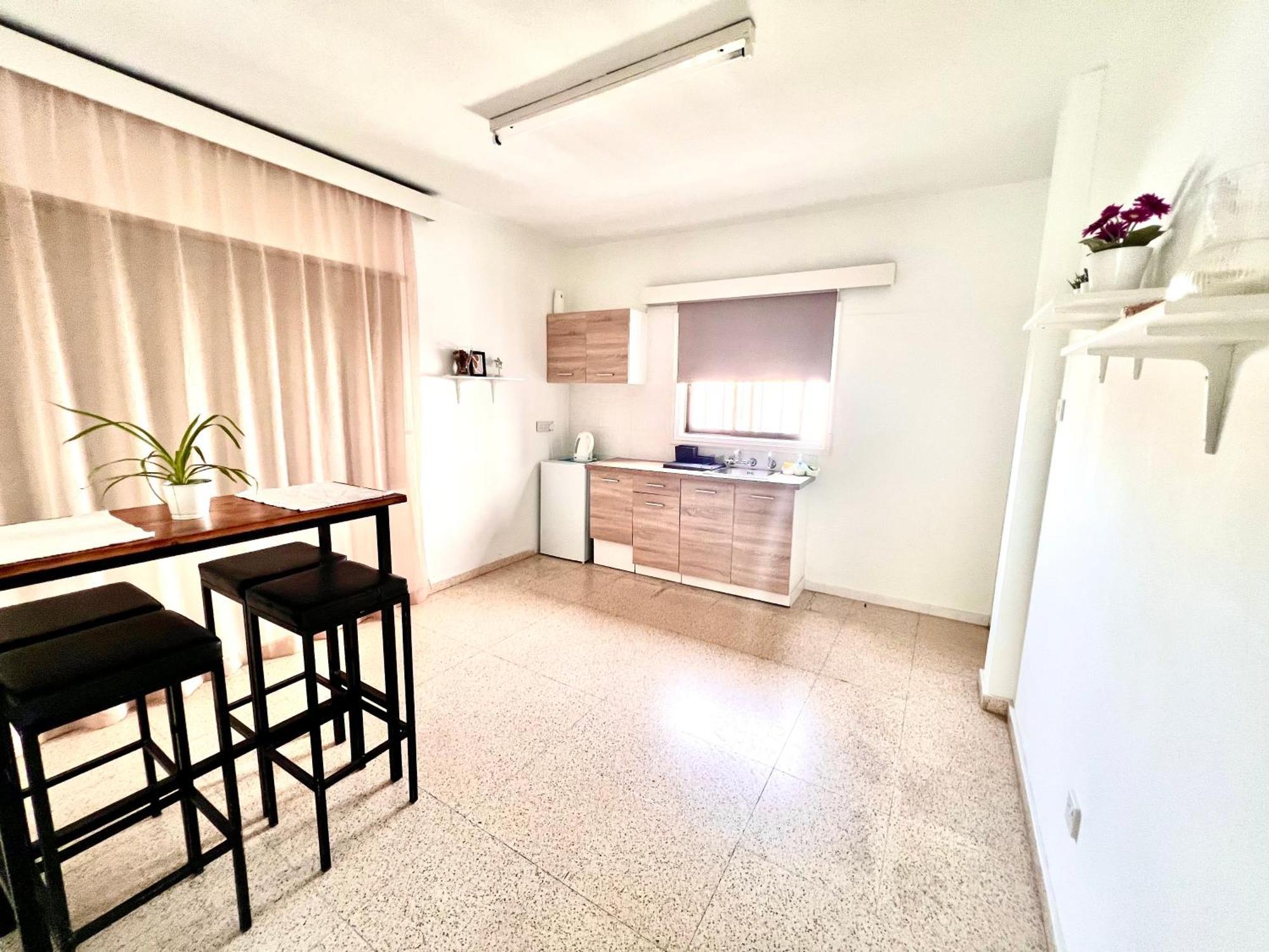 Apt On The Street Of Bars&nightclubs In 11 * Ajia Napa