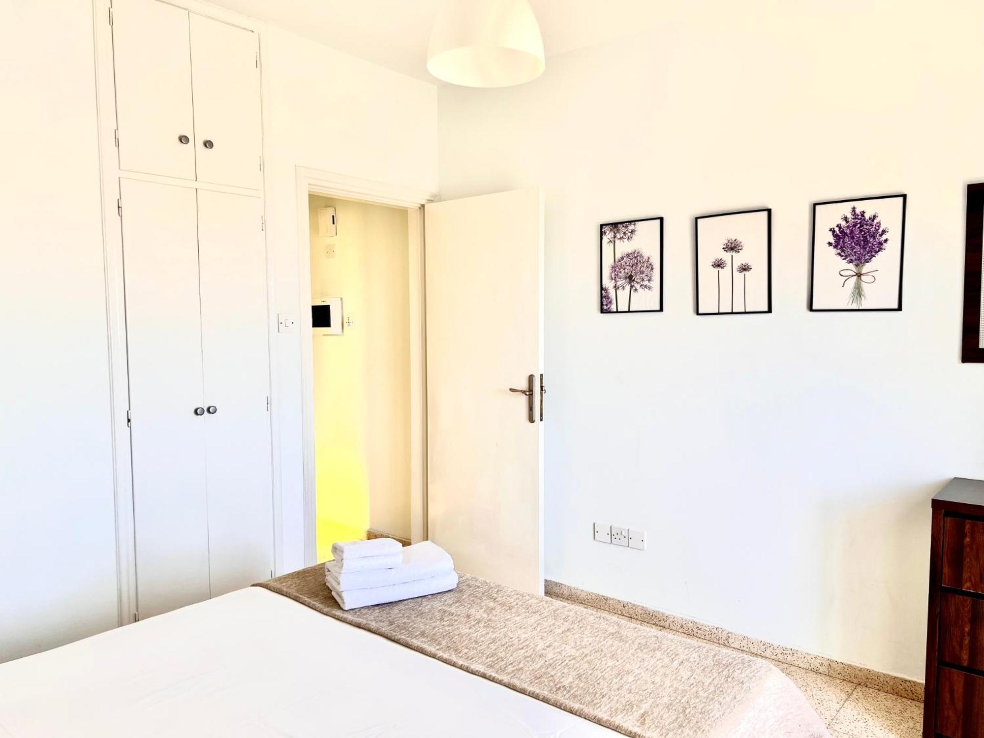 Apt On The Street Of Bars&nightclubs In 11 Apartament Ajia Napa