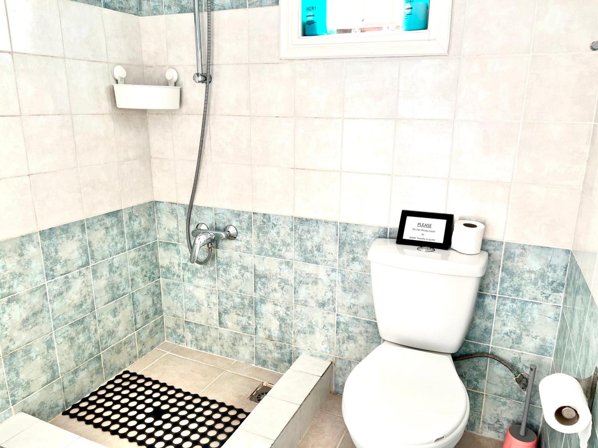 Apt On The Street Of Bars&nightclubs In 11 * Ajia Napa