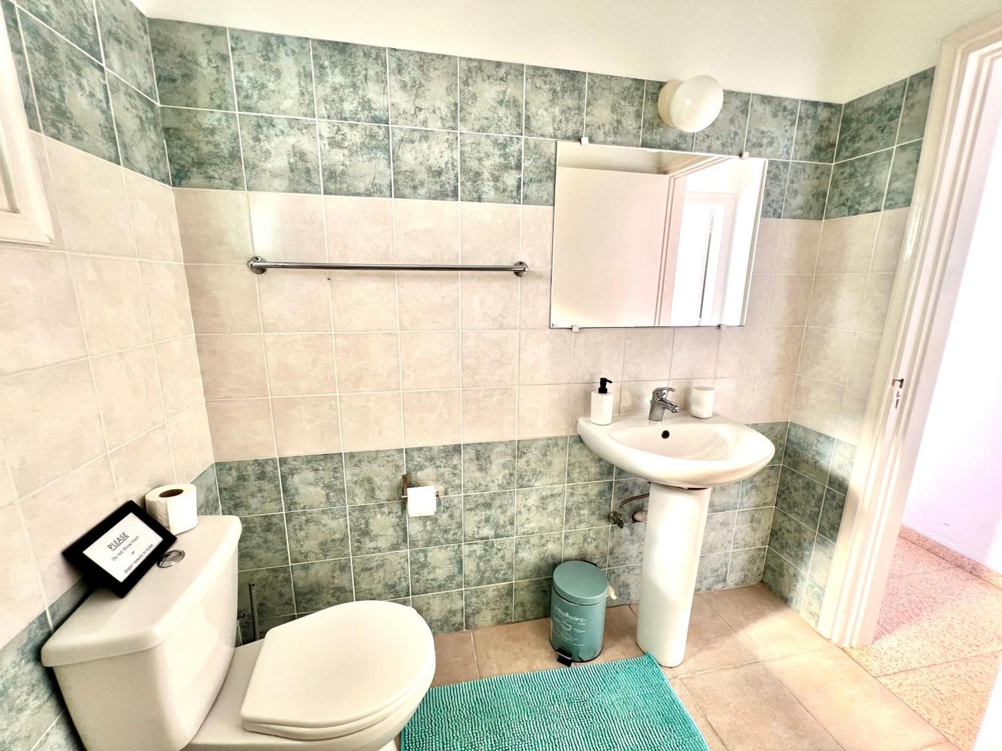 Apartament Apt On The Street Of Bars&nightclubs In 11 *